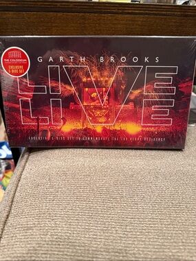 Pearl Garth Brooks Tribute Box Set - Black & Red Accents